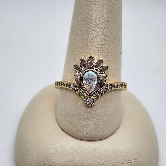 Fragrant Jewels Nutcracker Collection Aurora Borealis & Clear Rhinestone Ring - Picture 2 of 7